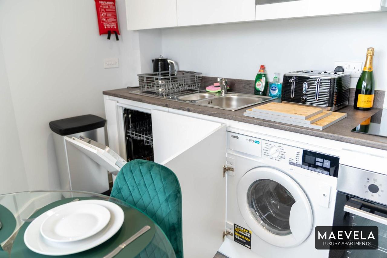 Maevela Apartments - Luxury Top Floor Penthouse - With Parking - 2 Bedroom New Build Apartment ✪ City Centre, Digbeth ✓ With Huge Patio Sliding Doors - City View - Rooftop Terrace - Ps4 & Smart Tv'S Birmingham Exterior photo